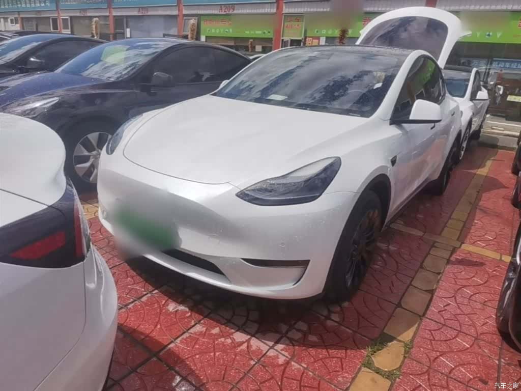 Tesla Model Y, 2024 1