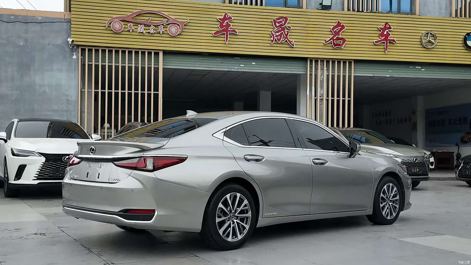 Lexus ES, 2022 9