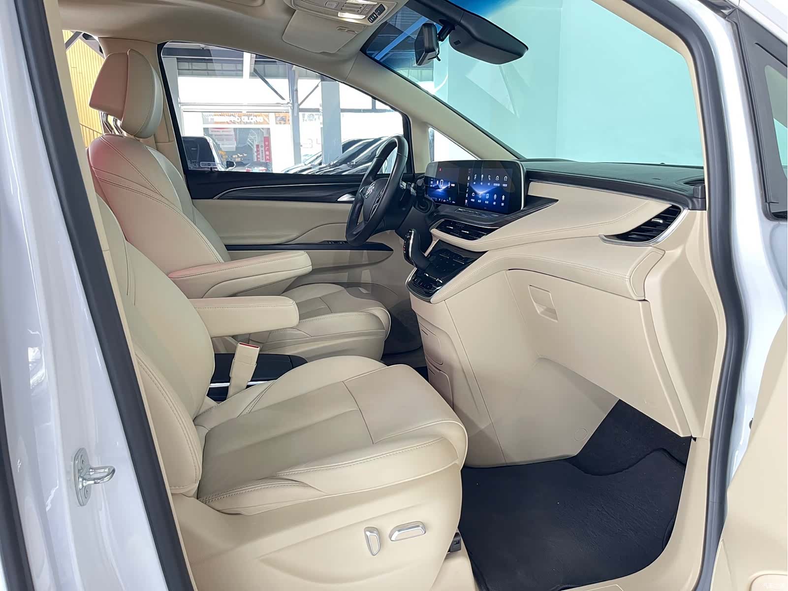 Buick GL8, 2023 12