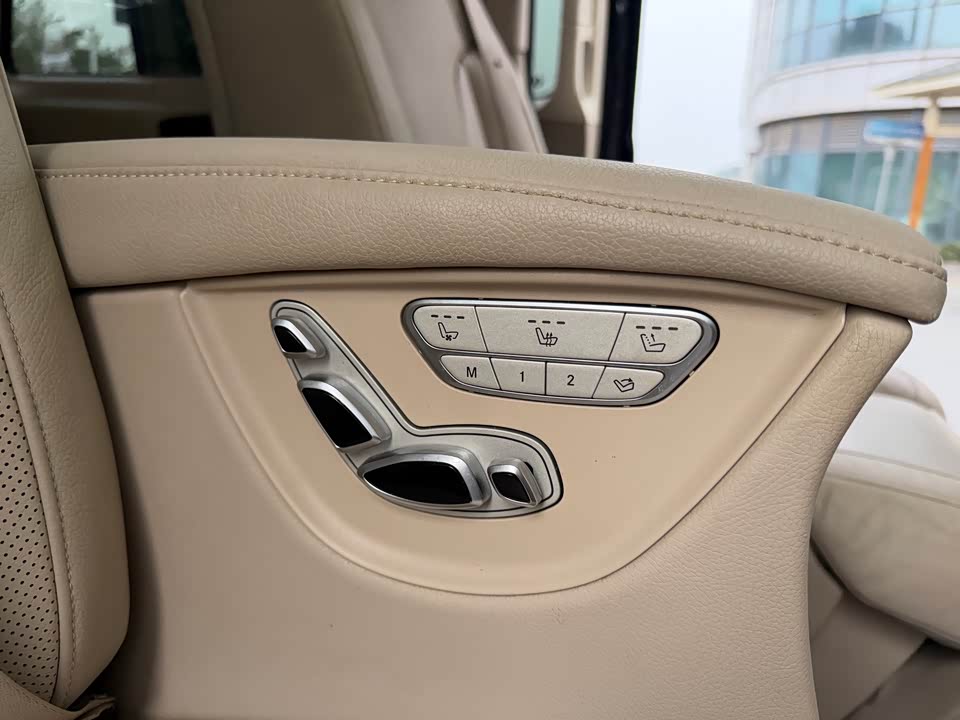 Mercedes-Benz V-class