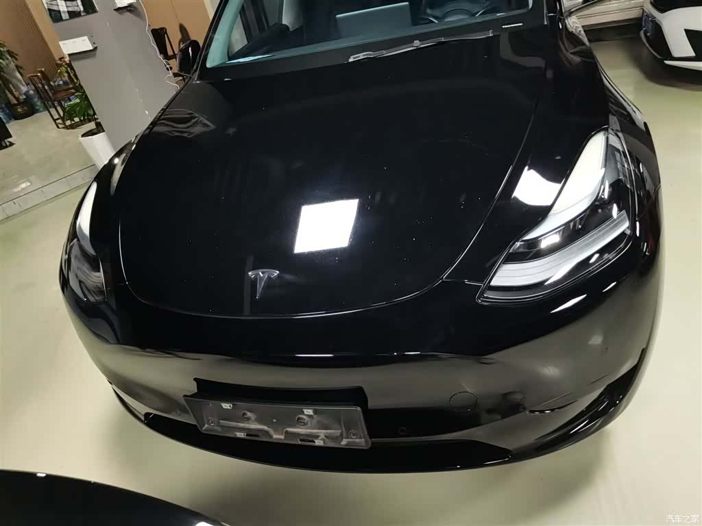 Tesla Model Y, 2023 3