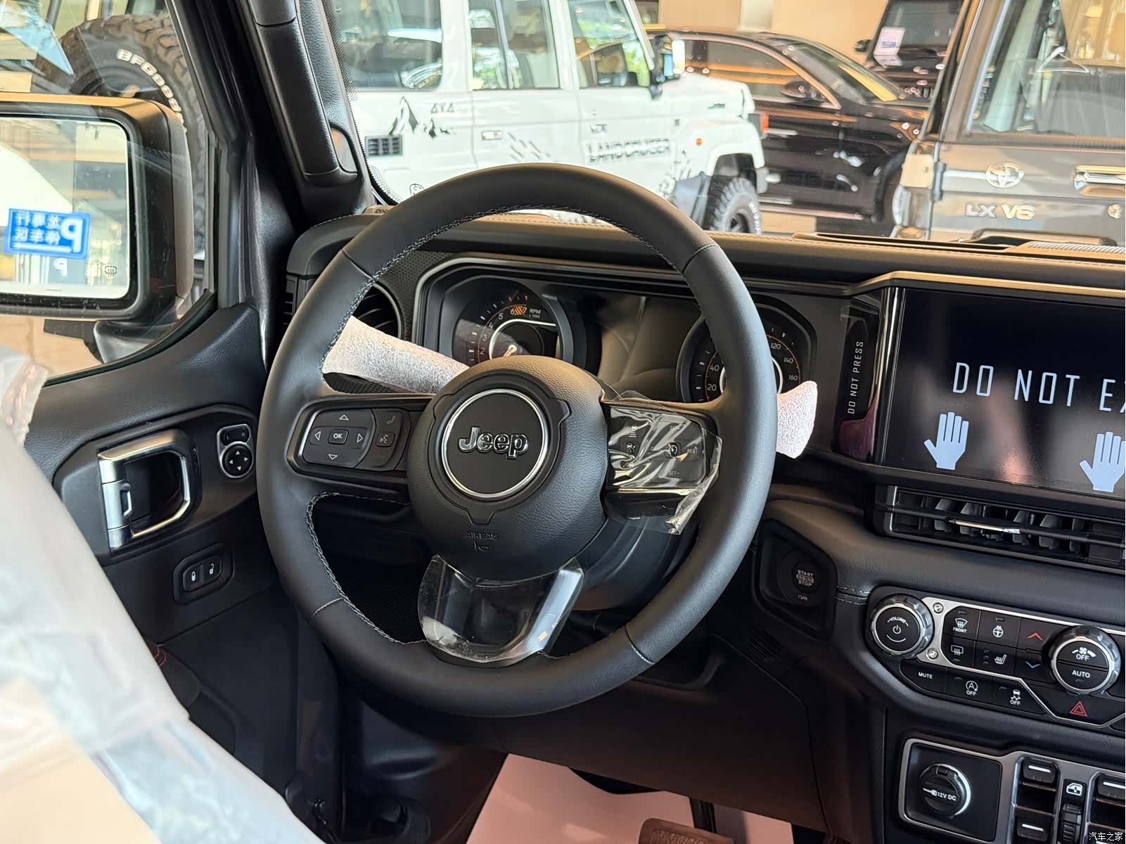 Jeep Wrangler, 2025 12