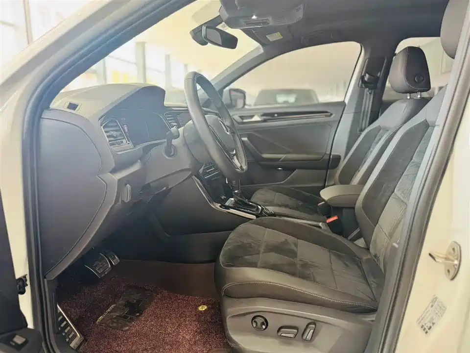 Volkswagen T-ROC exploring Songs