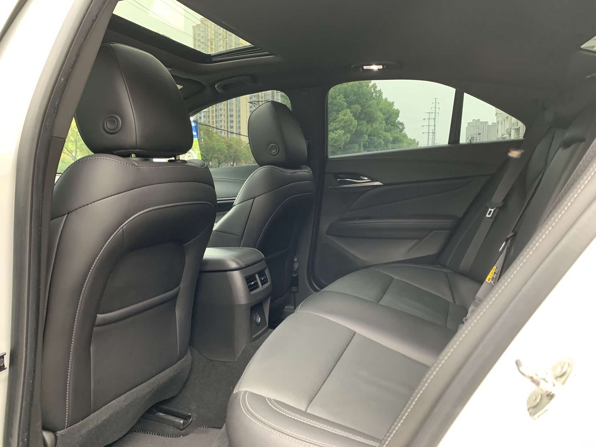 Cadillac CT4, 2022 13