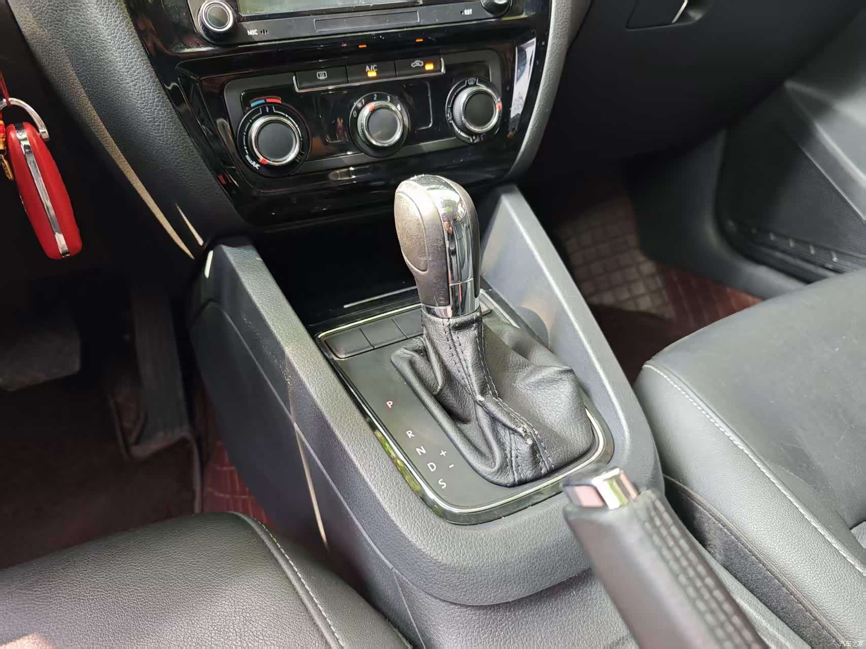 Volkswagen Sagitar, 2016 8