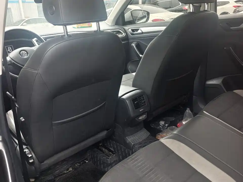 Volkswagen T-ROC exploring Songs