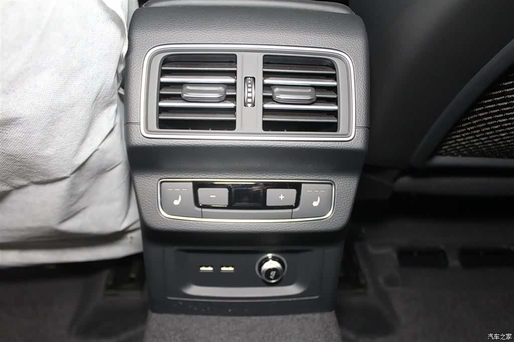 Audi Q5L, 2026 10