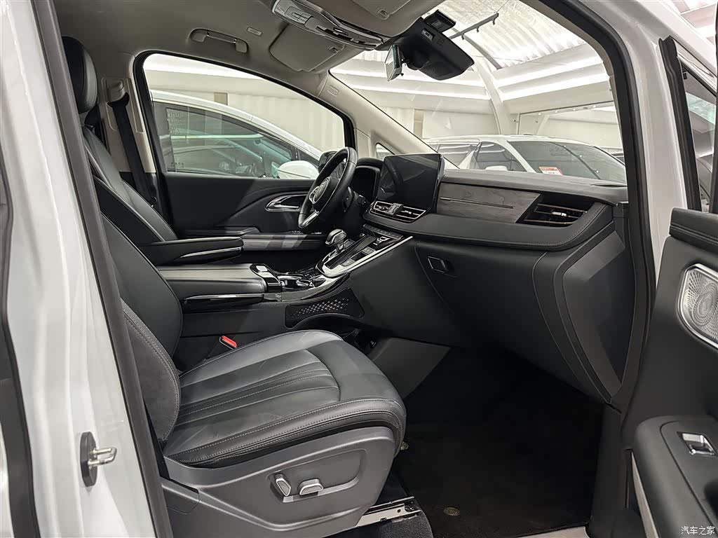 Hongqi HQ9, 2023 17
