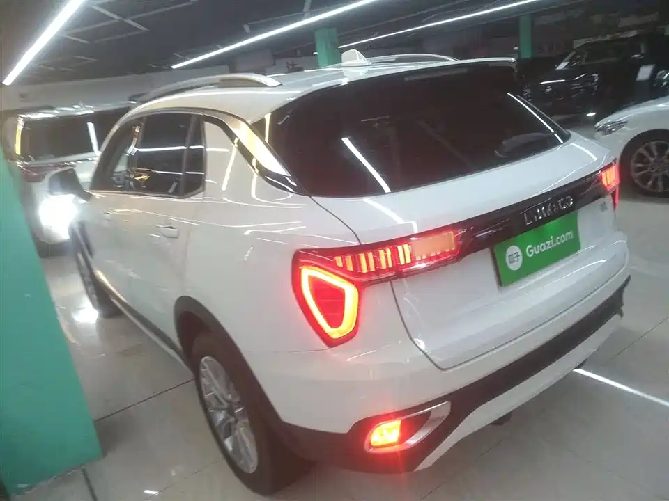 Lynk & Co 01