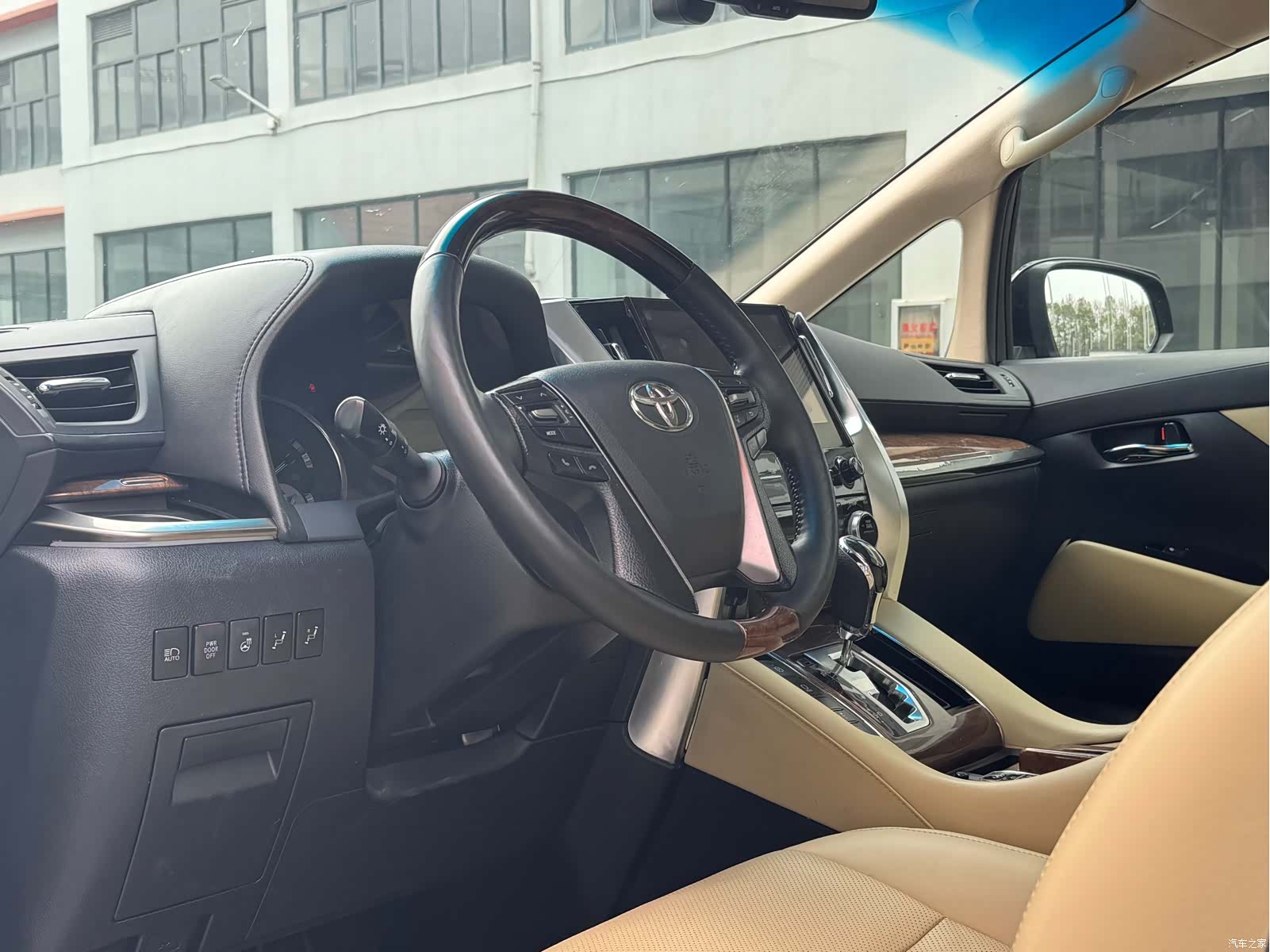 Toyota Alphard, 2015 9