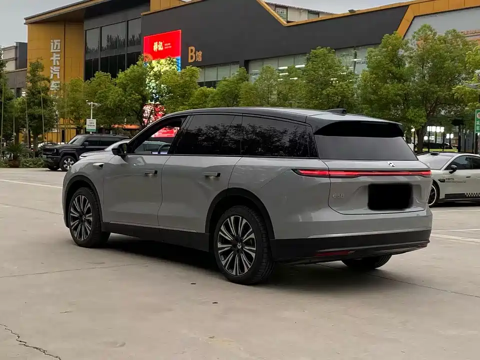 NIO ES8