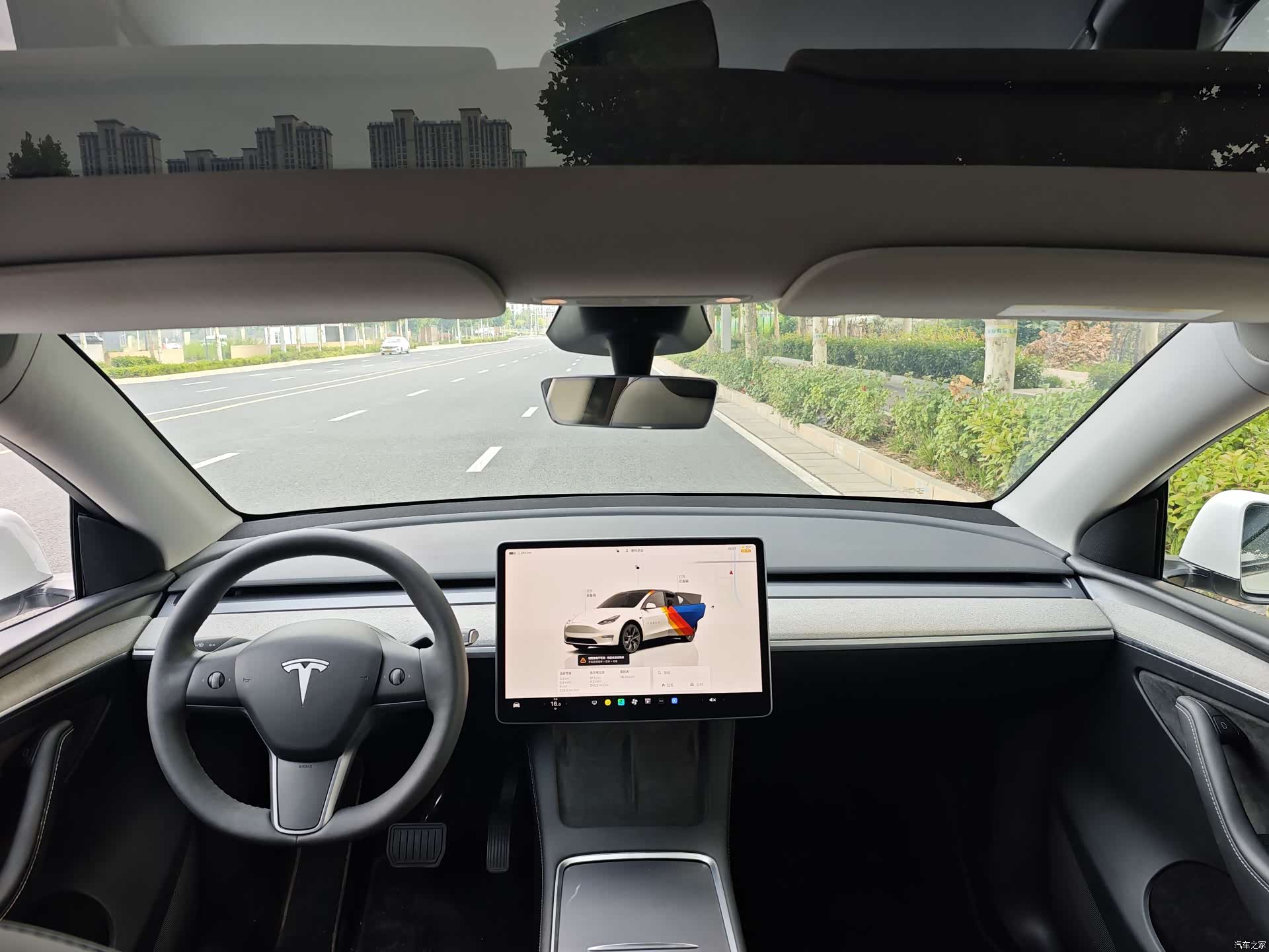 Tesla Model Y, 2024 6