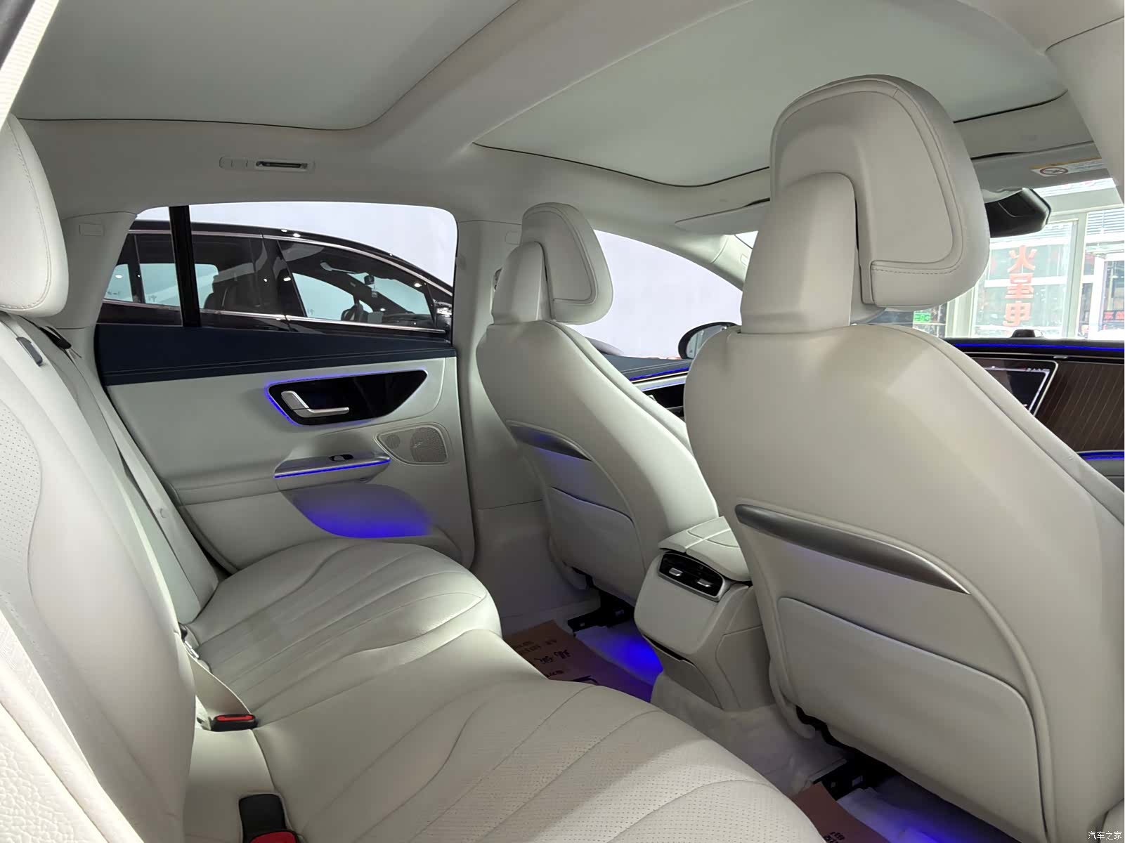 Mercedes-Benz EQE, 2023 8