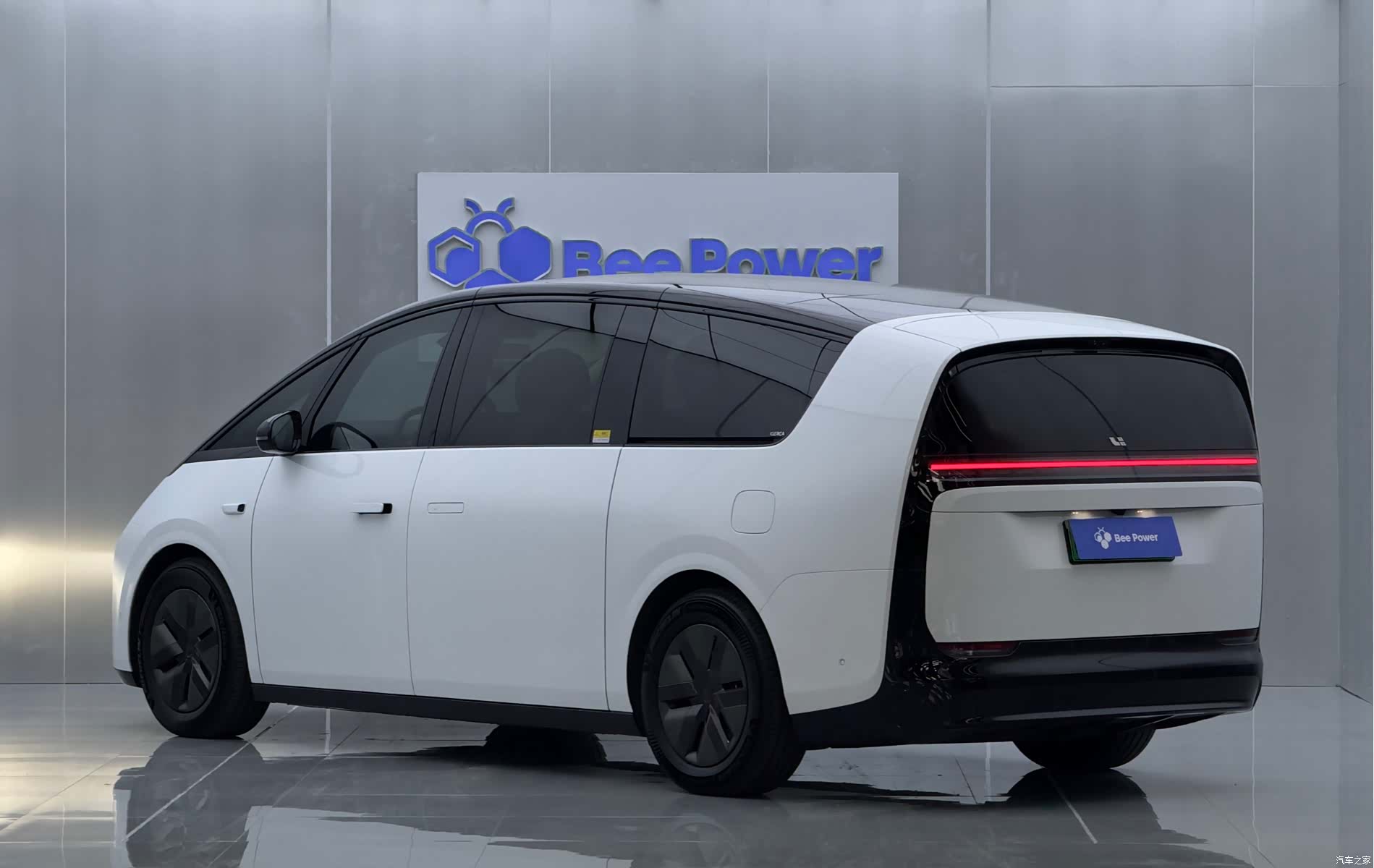 Li Auto MEGA, 2025 6