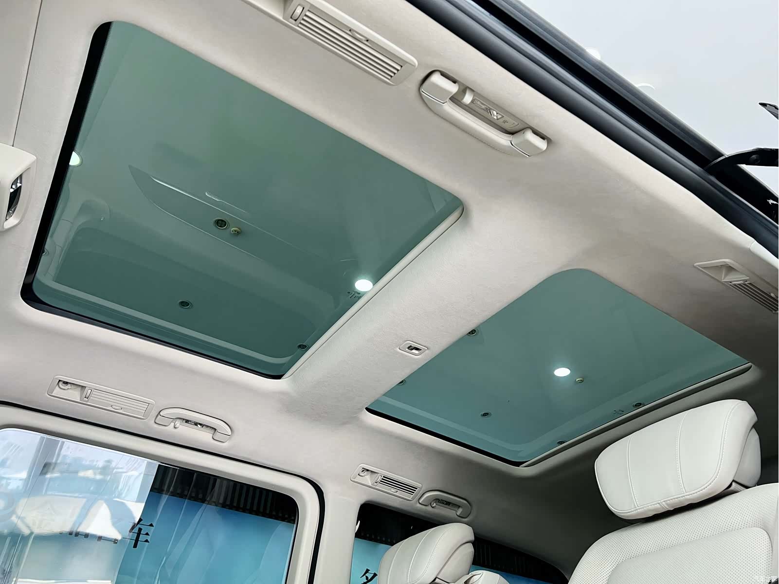 Mercedes-Benz V-Class, 2023 12