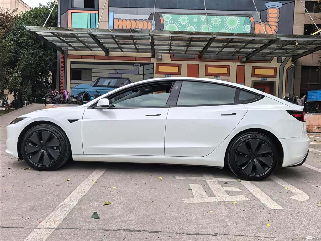 Tesla Model 3, 2024 19