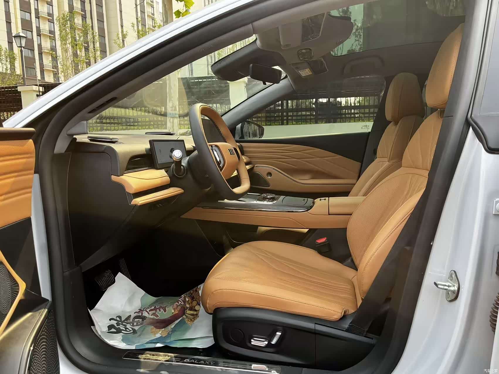 Geely 8, 2025 4