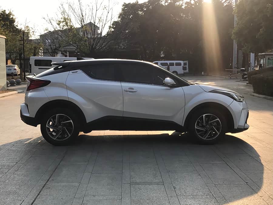 Toyota C-HR 2022, фото 4