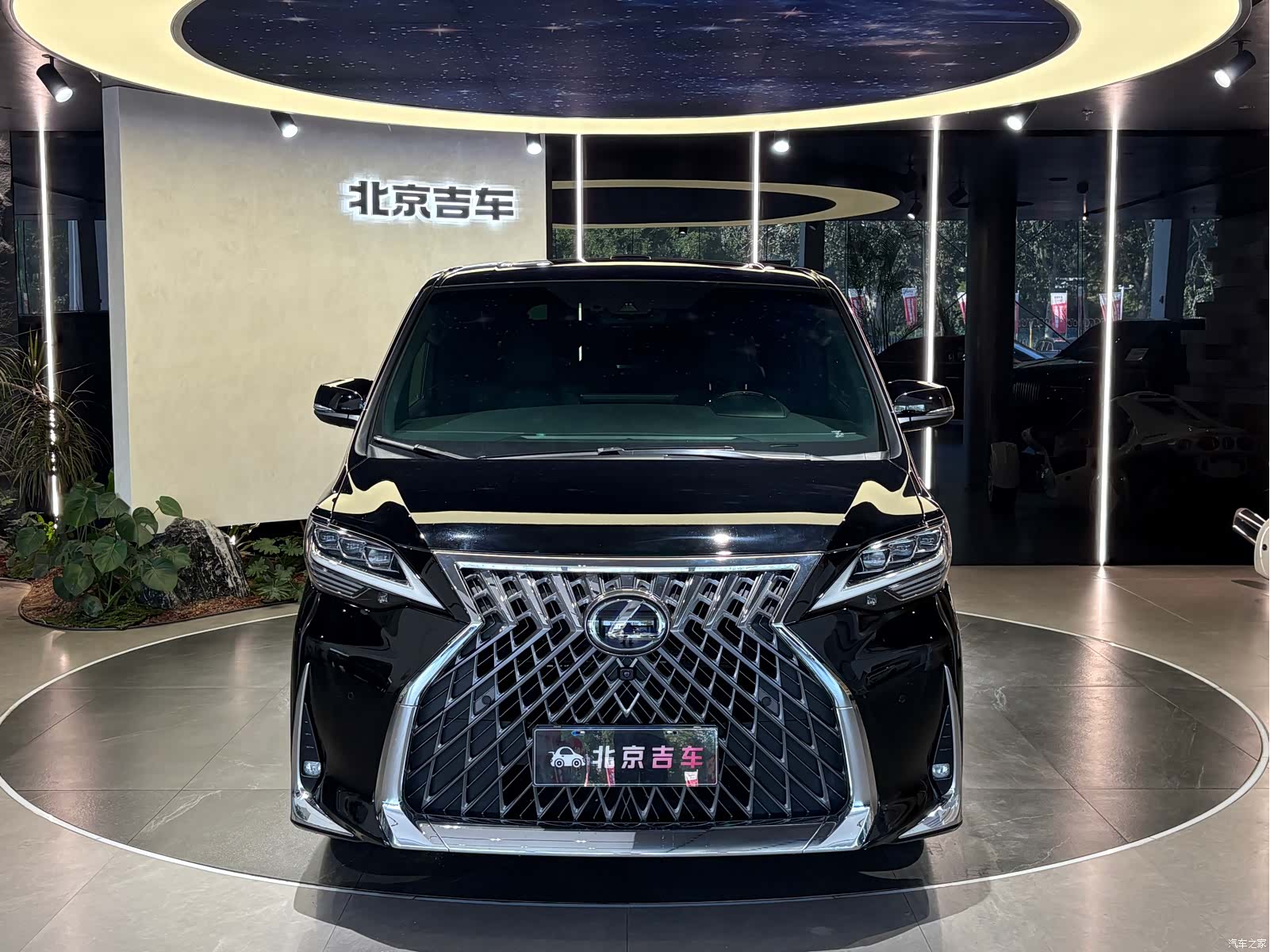 Lexus LM, 2021 3