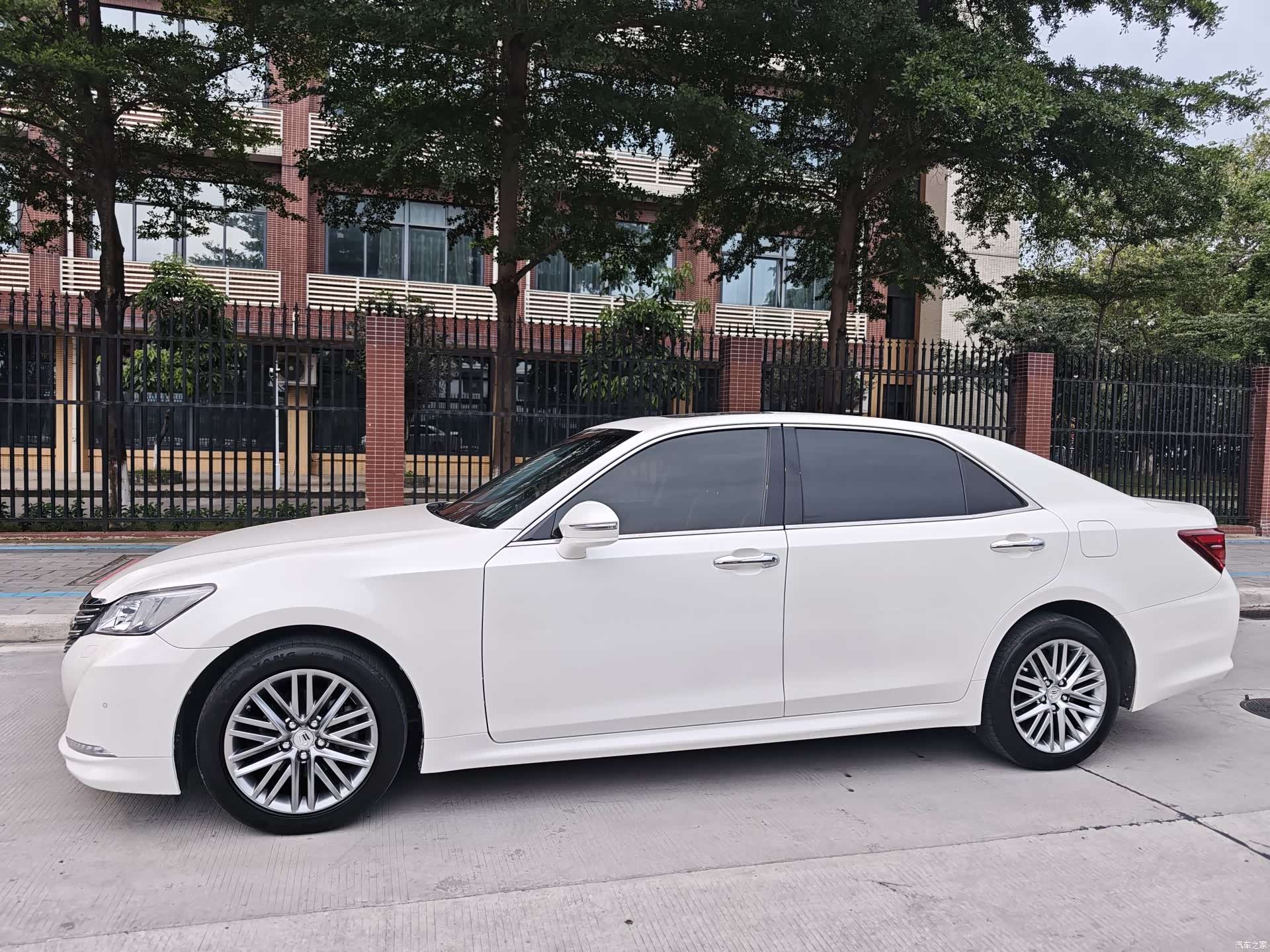 Toyota Crown, 2017 7
