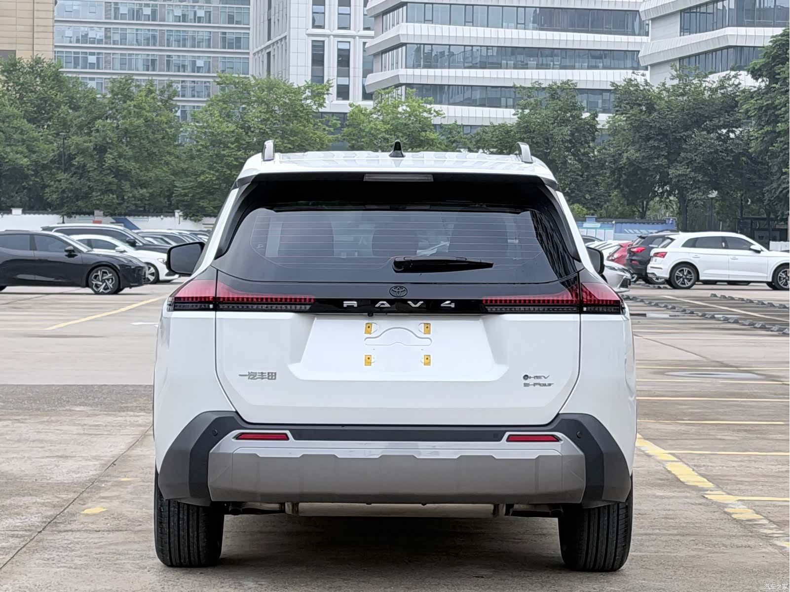 Toyota RAV4, 2026 все фото