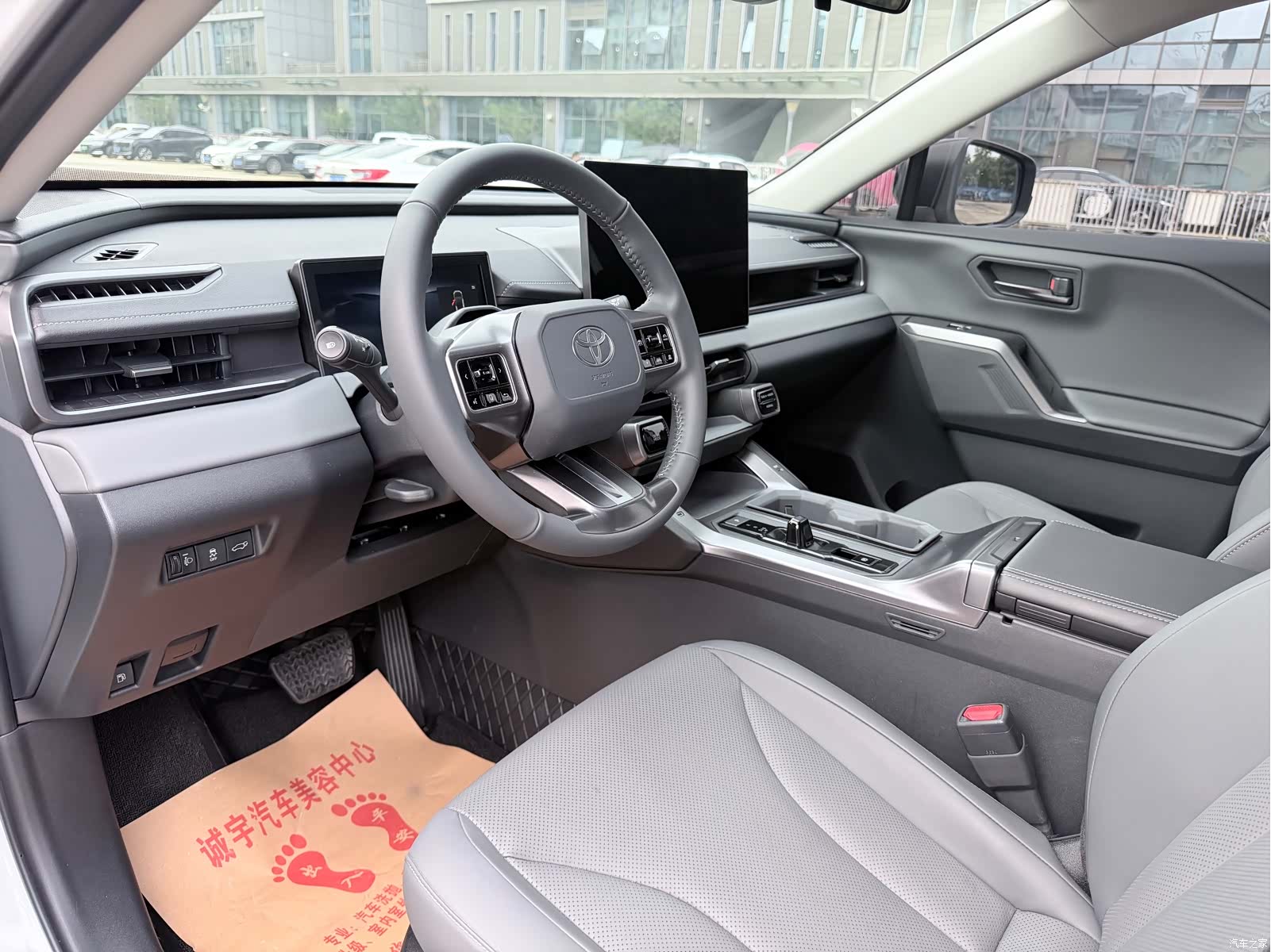 Toyota RAV4, 2026 11