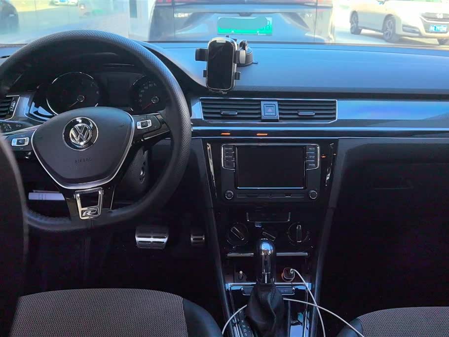 Volkswagen C-TREK Wei Collar