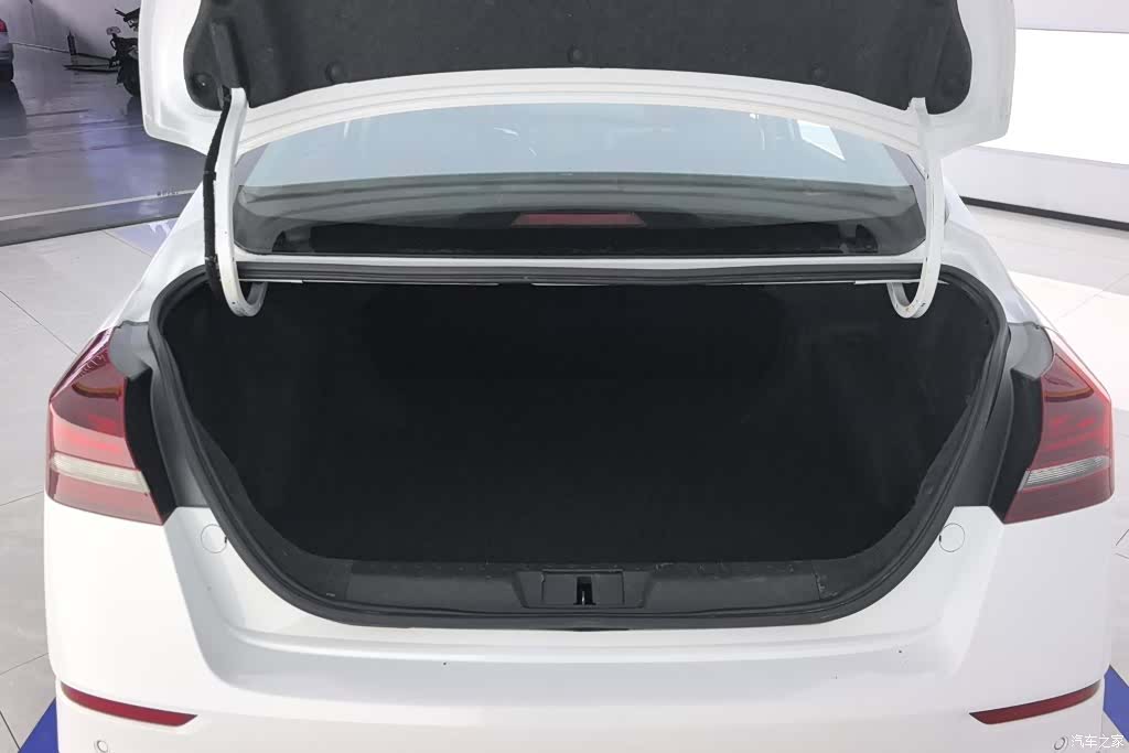 Geely Emgrand, 2022 4