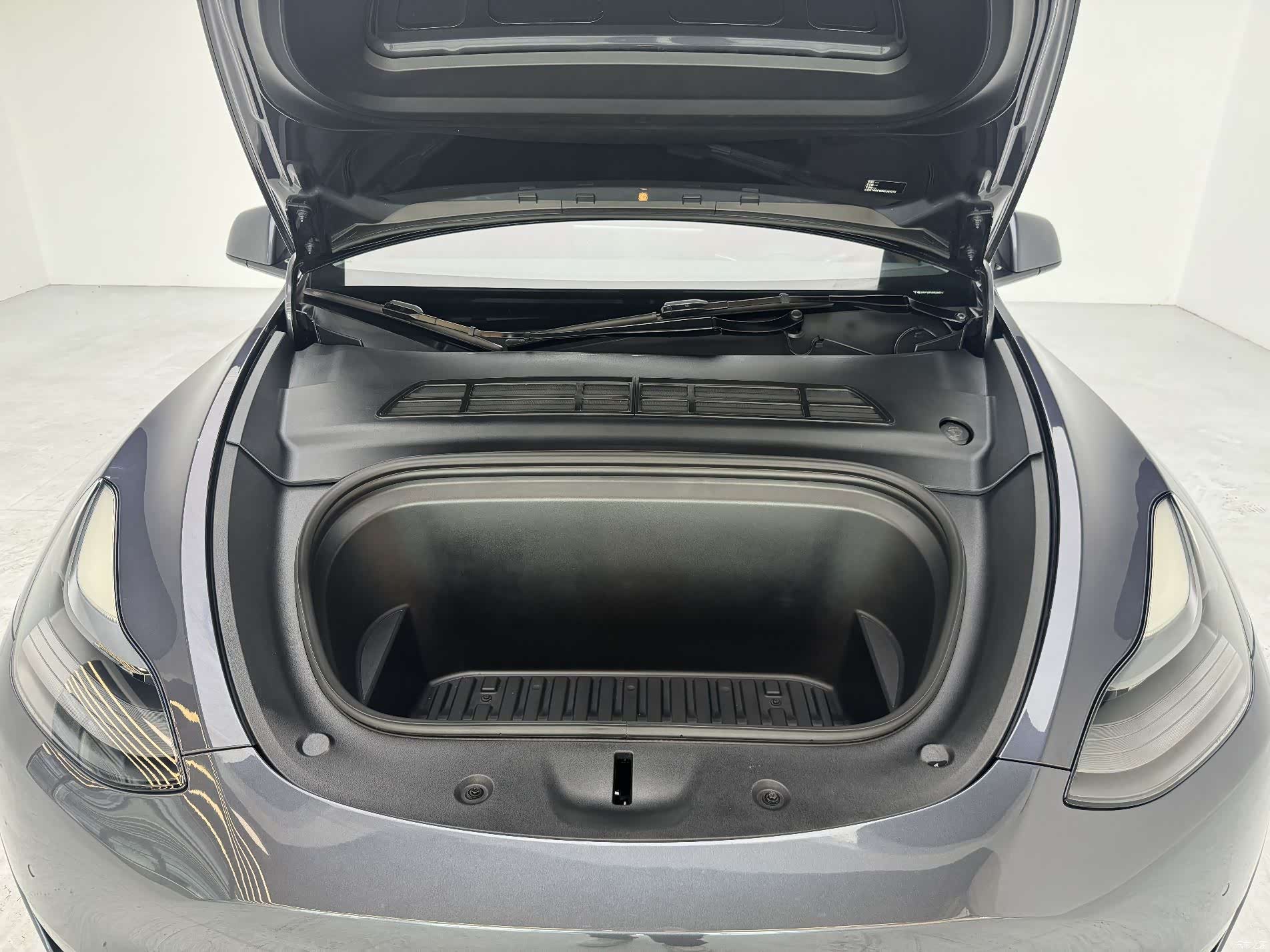 Tesla Model Y, 2022 16
