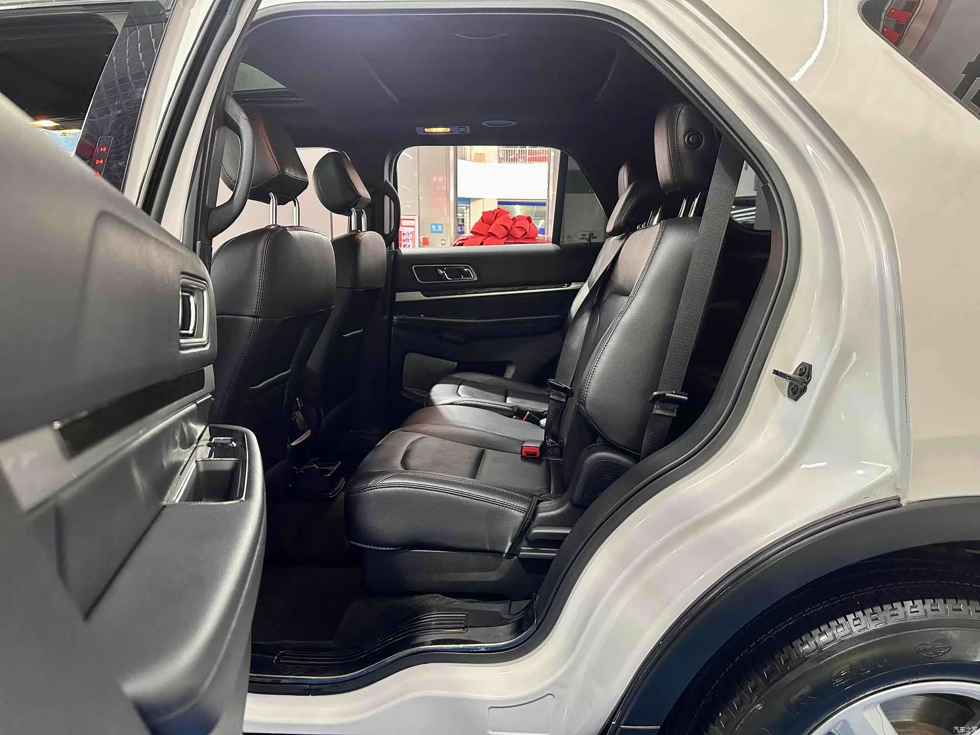 Ford Explorer, 2018 8
