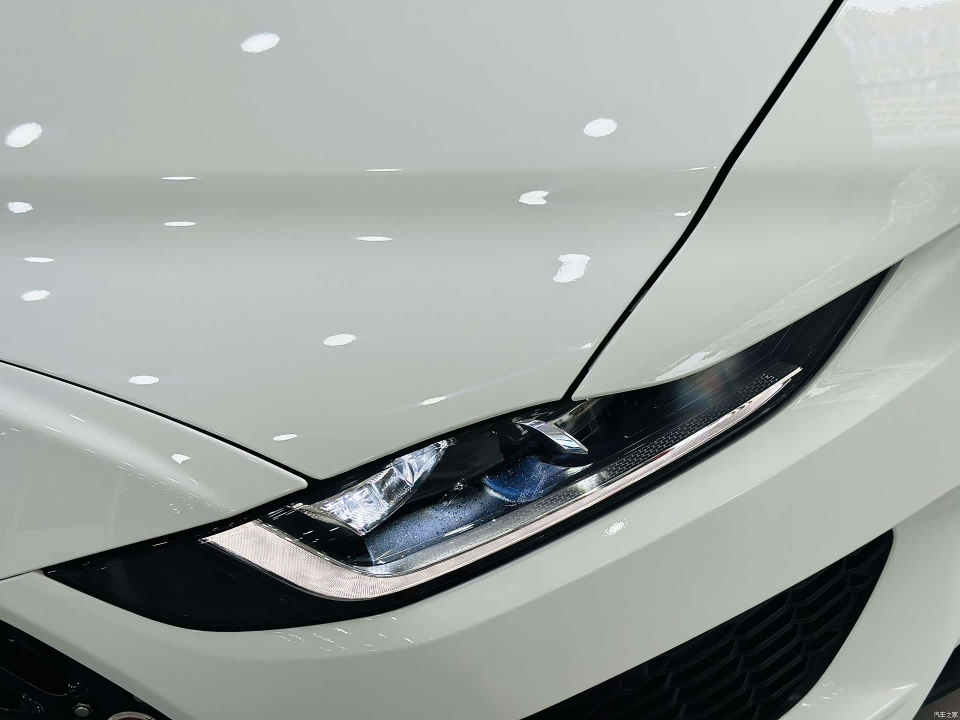 Land Rover XEL, 2021 11