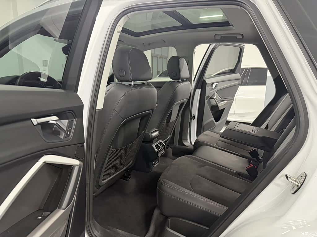 Audi Q3, 2022 11