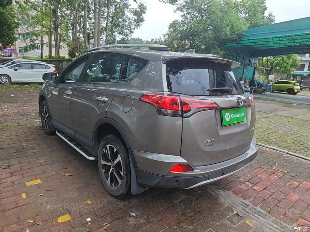 Toyota RAV4, 2018 все фото