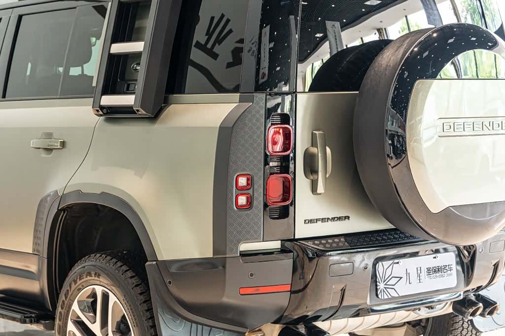 Land Rover Defender, 2023 19