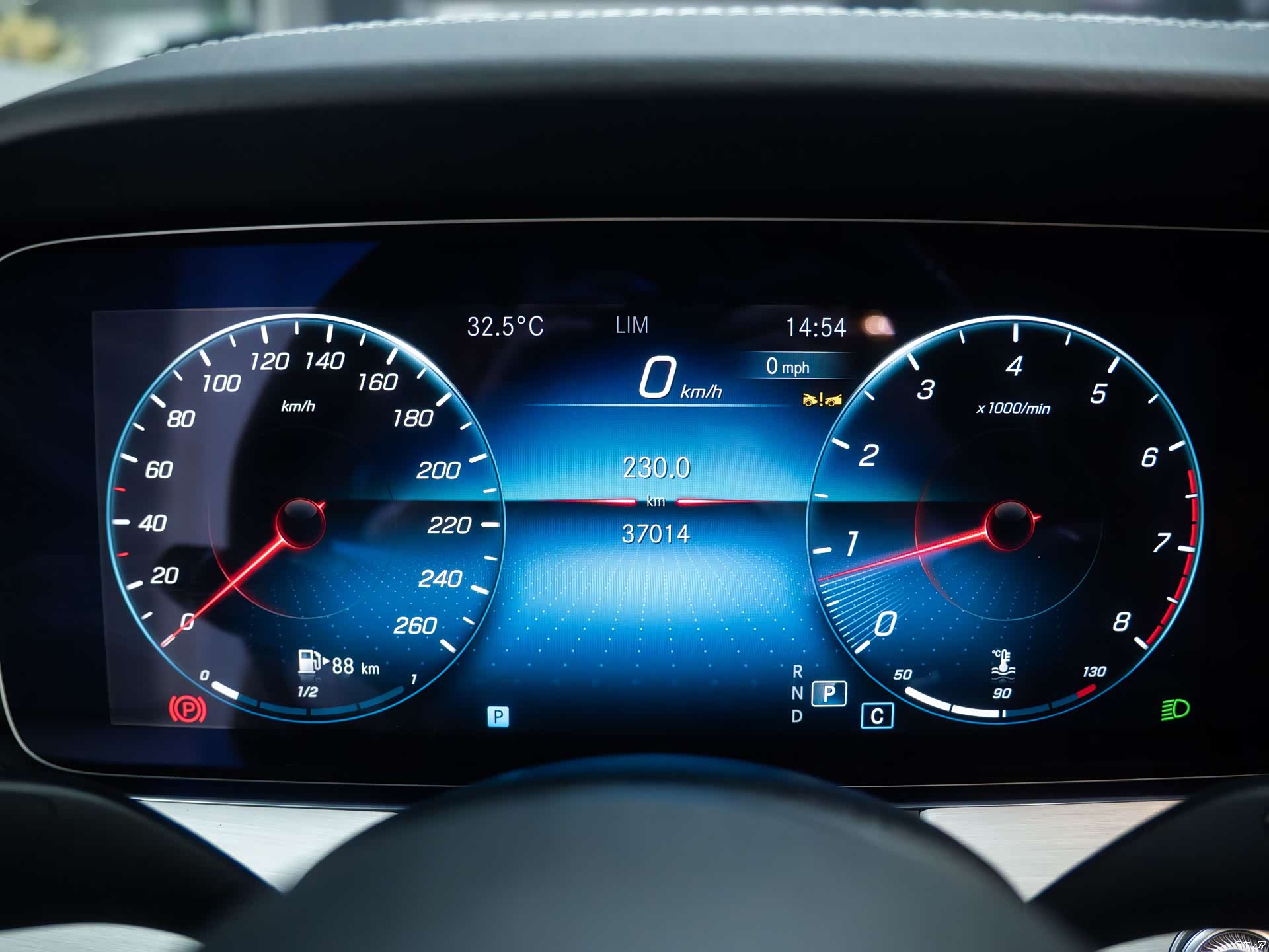 Mercedes-Benz E-Class, 2023 4