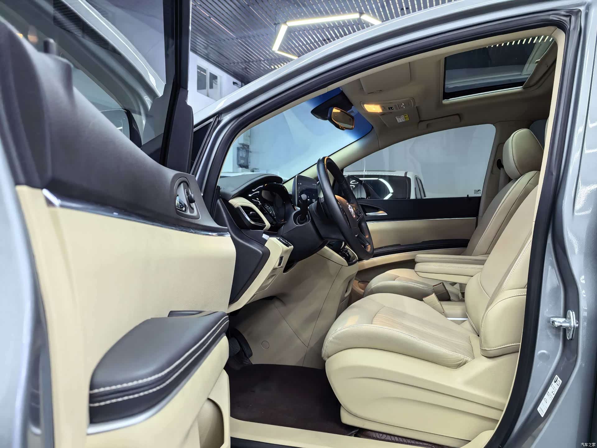 Buick GL8, 2025 4