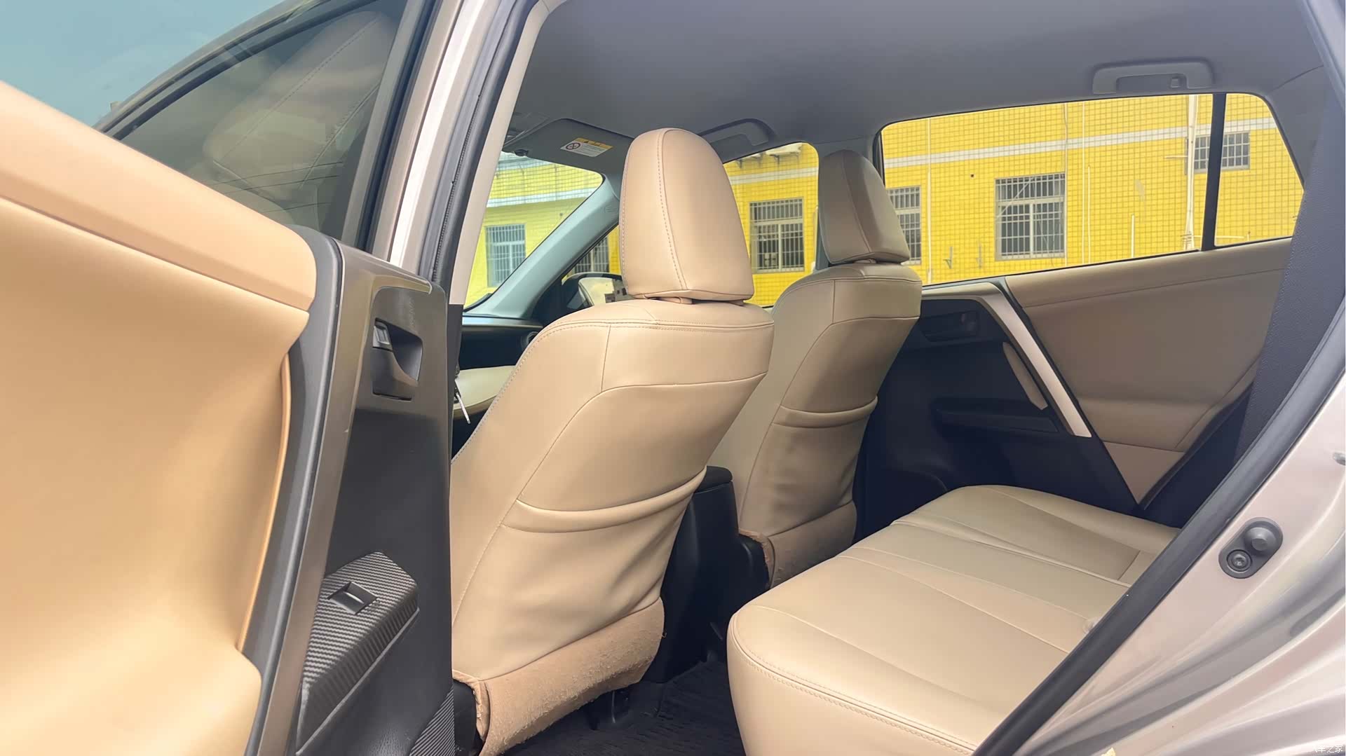 Toyota RAV4, 2015 7