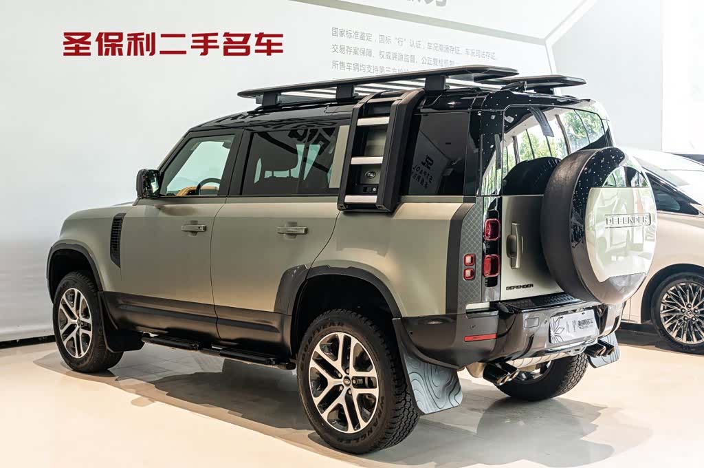 Land Rover Defender, 2023 3