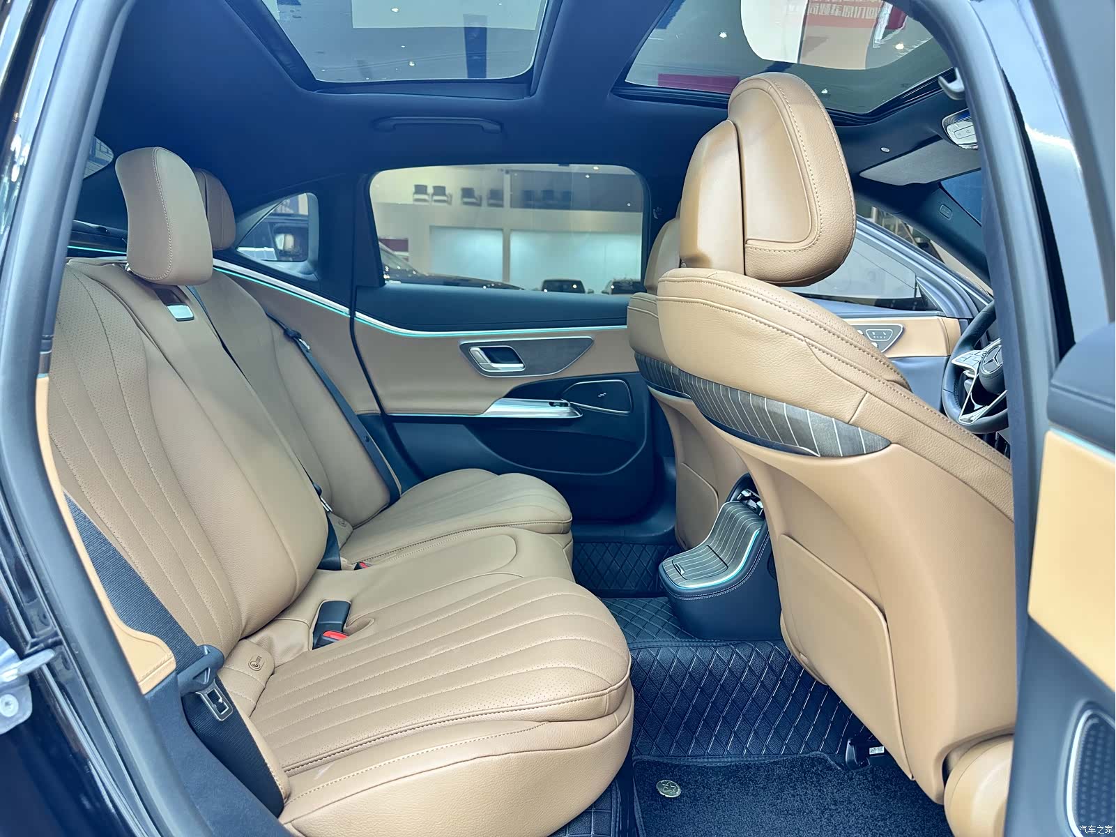 Mercedes-Benz E-Class, 2026 12