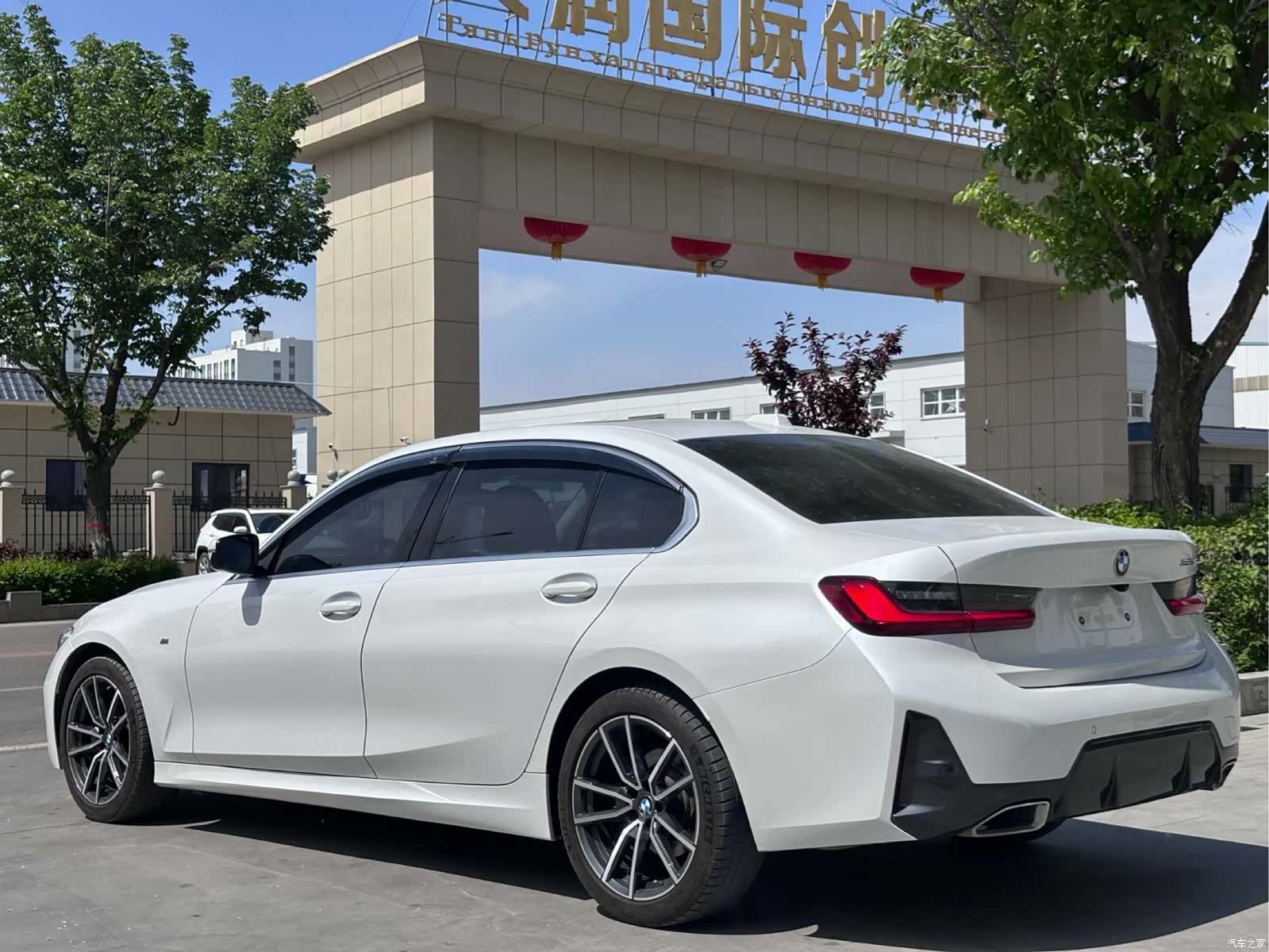 BMW 3 Series, 2023 все фото