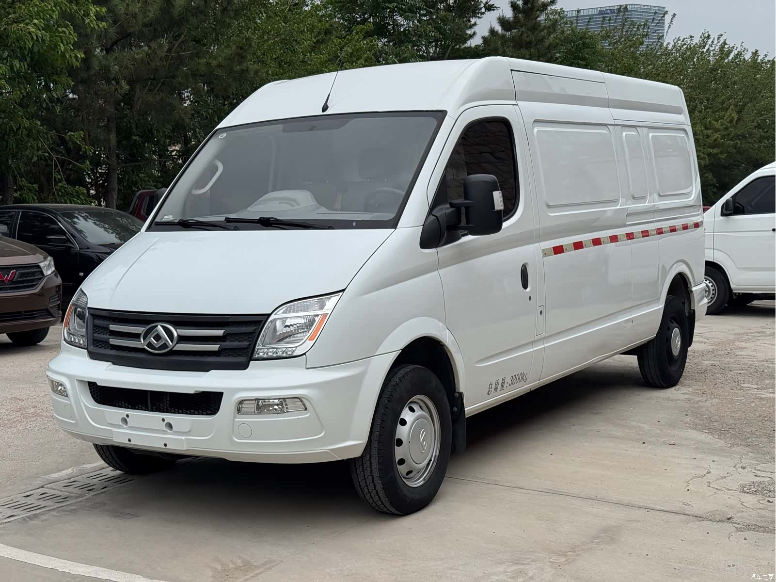 Maxus V80