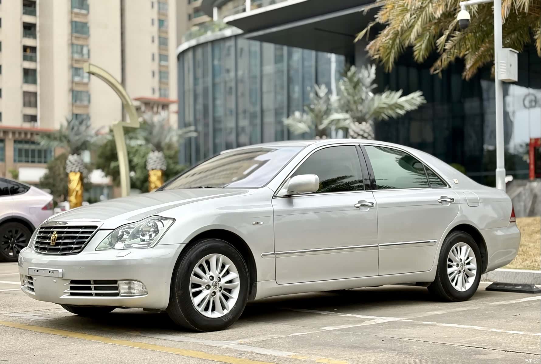 Toyota Crown, 2008 1