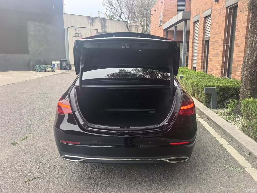 Mercedes-Benz C-Class, 2025 10