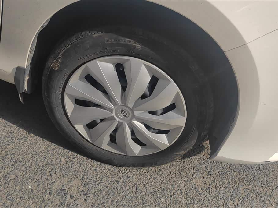 Toyota YARiS L to enjoy