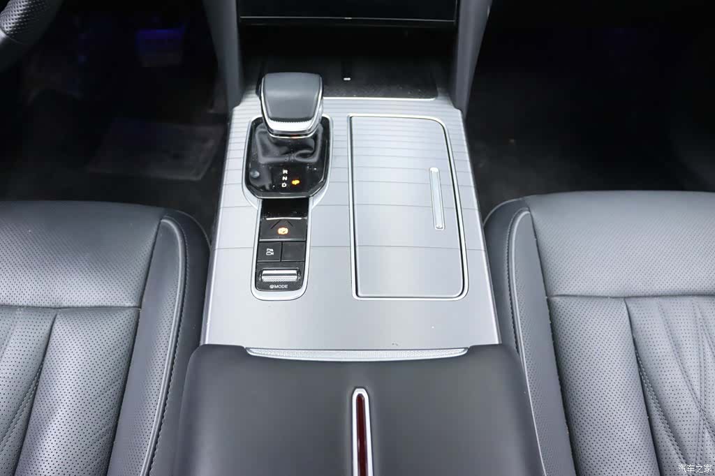 Hongqi HS7, 2024 24