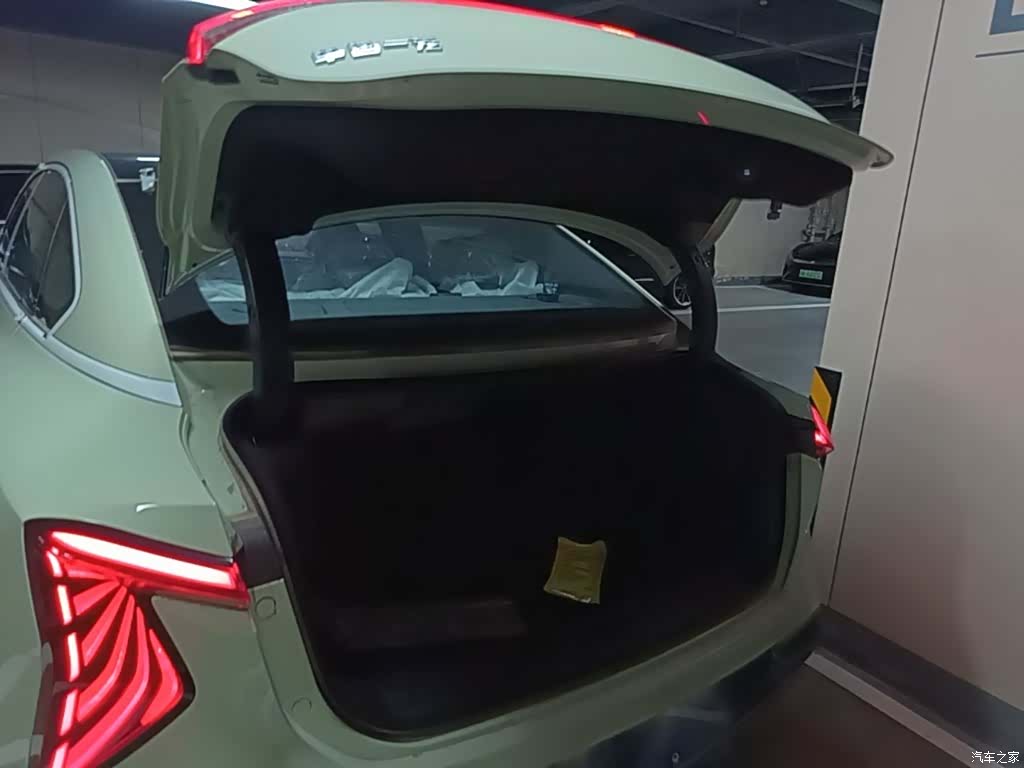 Hongqi H7, 2026 19