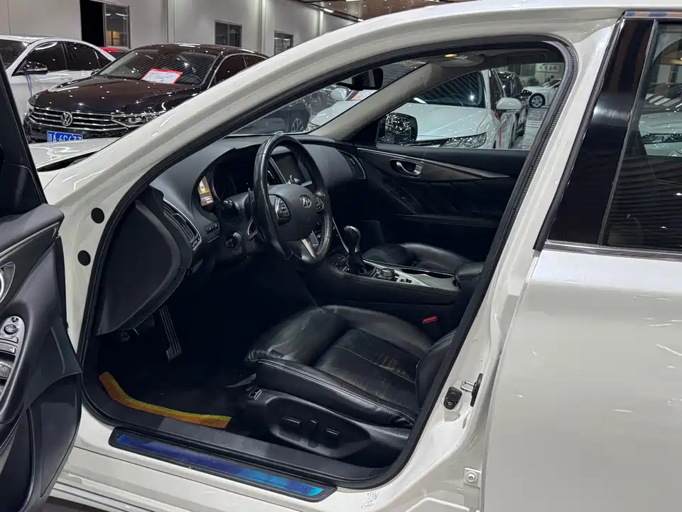 Infiniti Q50L