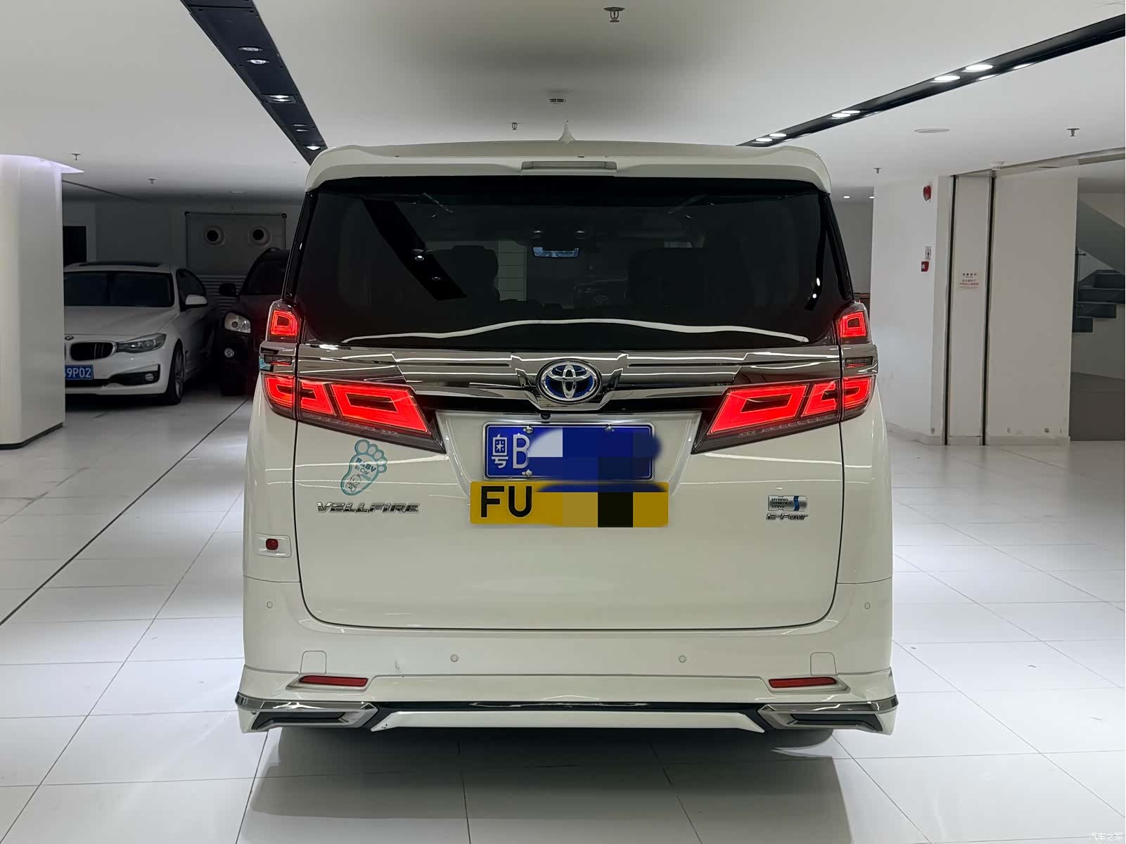 Toyota Vellfire, 2021 4