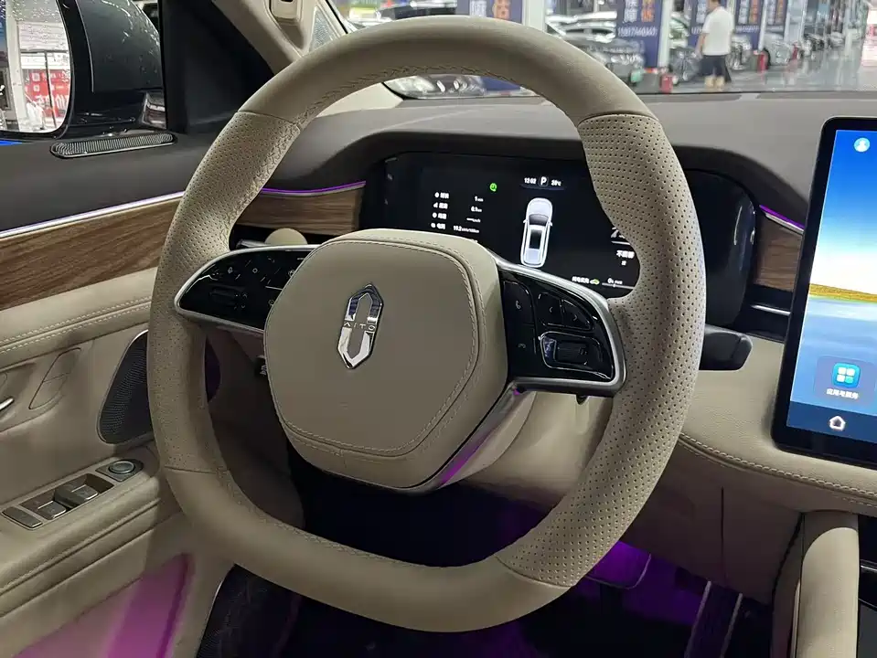 AITO Ask the world M7