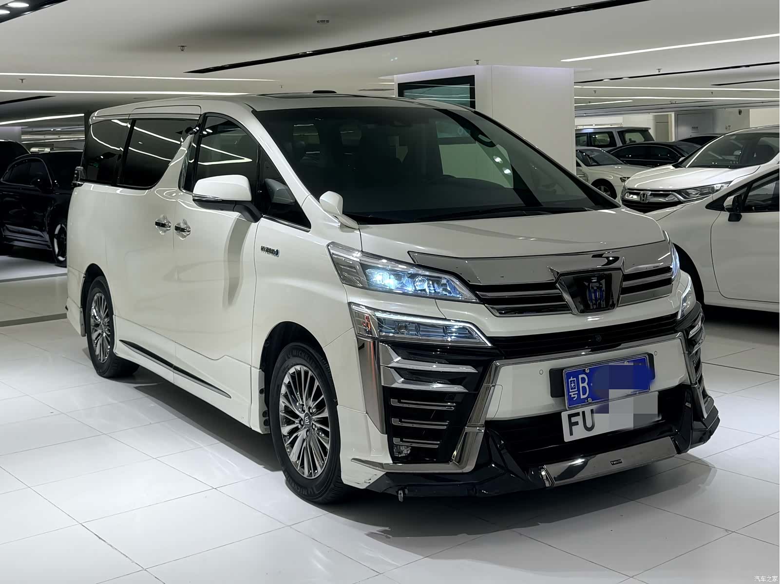 Toyota Vellfire, 2021 3